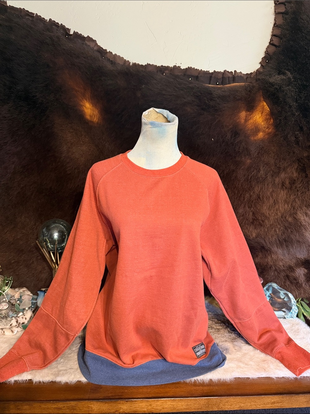VISSLA Rust Orange Sweatshirt with Navy Trim XL ( (UBUPK)
